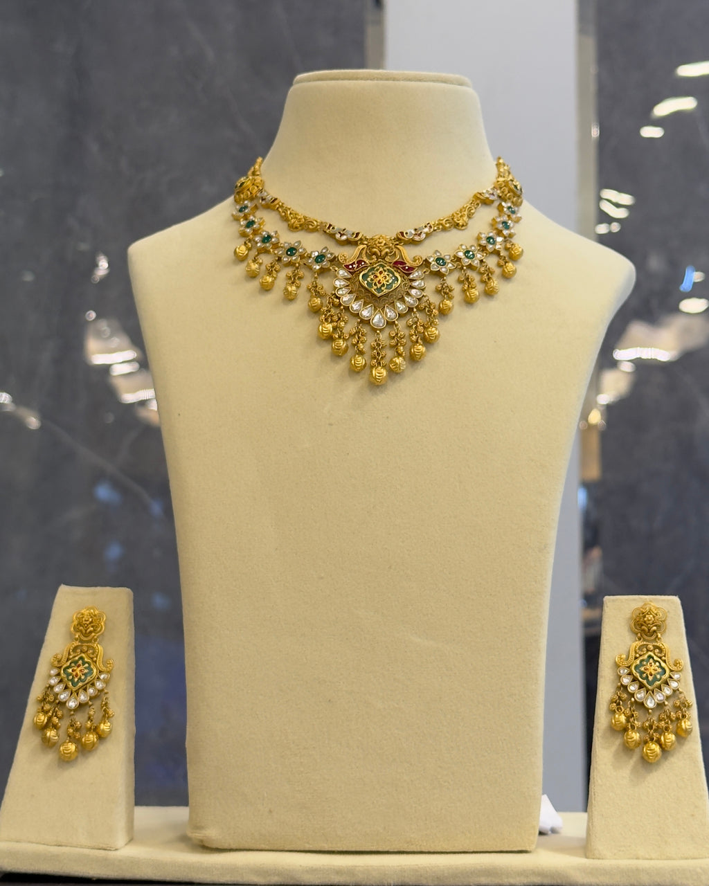 Antique Gold Emerald & Pearl Necklace Set